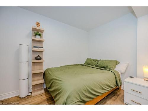 521-10 Douro Street, Toronto, ON - Indoor Photo Showing Bedroom