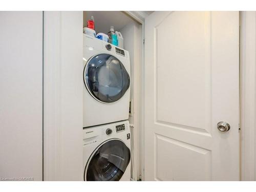 521-10 Douro Street, Toronto, ON - Indoor Photo Showing Laundry Room