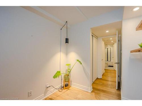 521-10 Douro Street, Toronto, ON - Indoor Photo Showing Other Room