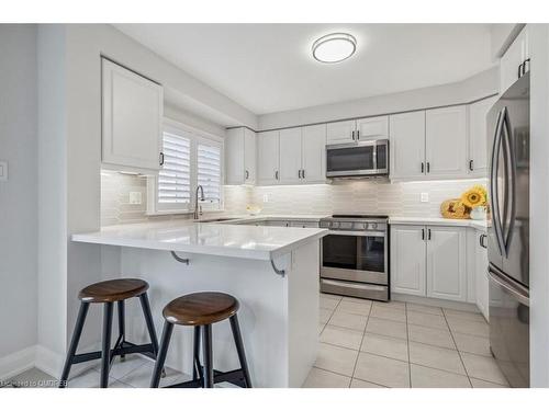 72-22 Spring Creek Drive Drive, Waterdown, ON - Indoor Photo Showing Kitchen With Upgraded Kitchen