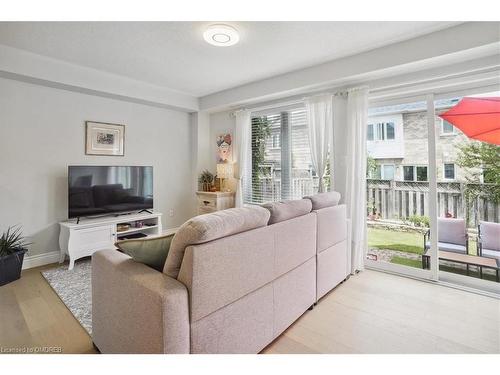 2403 Emerson Drive, Burlington, ON - Indoor Photo Showing Living Room