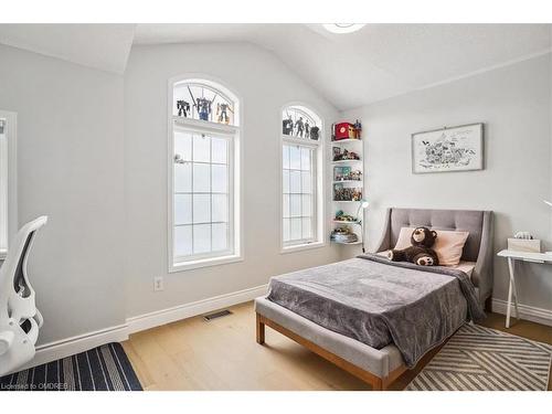 2403 Emerson Drive, Burlington, ON - Indoor Photo Showing Bedroom