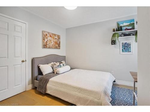 2403 Emerson Drive, Burlington, ON - Indoor Photo Showing Bedroom