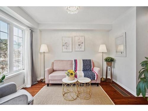 2403 Emerson Drive, Burlington, ON - Indoor Photo Showing Living Room