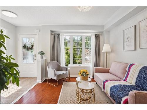 2403 Emerson Drive, Burlington, ON - Indoor Photo Showing Living Room