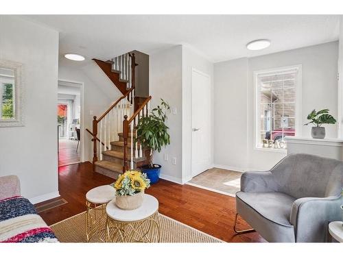 2403 Emerson Drive, Burlington, ON - Indoor Photo Showing Living Room