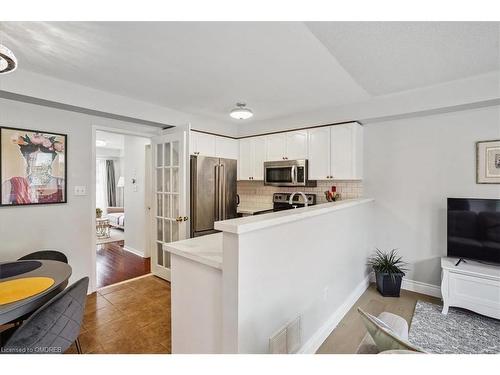 2403 Emerson Drive, Burlington, ON - Indoor Photo Showing Kitchen