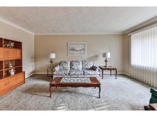 2303 Courtland Drive, Burlington, ON - Indoor Photo Showing Living Room