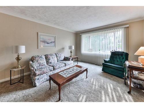 2303 Courtland Drive, Burlington, ON - Indoor Photo Showing Living Room