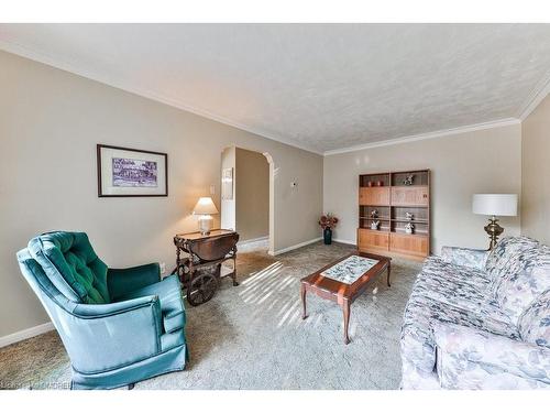 2303 Courtland Drive, Burlington, ON - Indoor Photo Showing Living Room