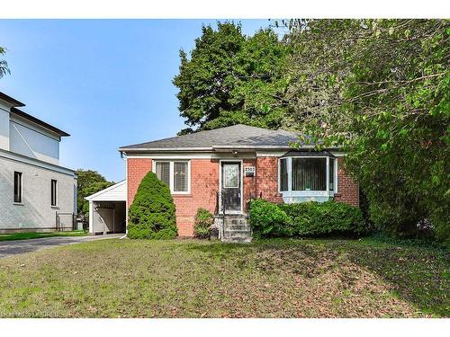 2303 Courtland Drive, Burlington, ON - Outdoor