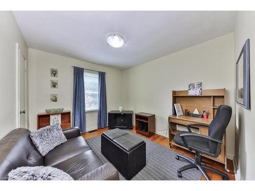 2303 Courtland Drive, Burlington, ON - Indoor Photo Showing Living Room