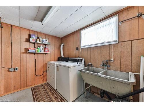 2303 Courtland Drive, Burlington, ON - Indoor Photo Showing Laundry Room