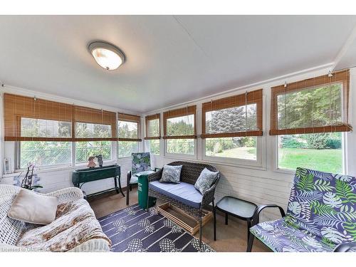 2303 Courtland Drive, Burlington, ON - Indoor Photo Showing Living Room