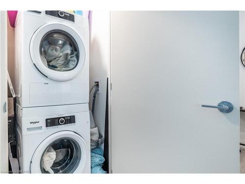 711-212 King William Street, Hamilton, ON - Indoor Photo Showing Laundry Room