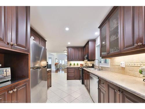 2304 Sovereign Street, Oakville, ON - Indoor Photo Showing Kitchen