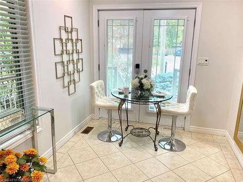 2304 Sovereign Street, Oakville, ON - Indoor Photo Showing Dining Room