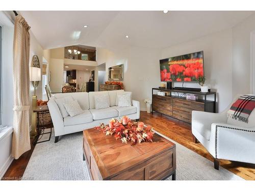 2304 Sovereign Street, Oakville, ON - Indoor Photo Showing Living Room