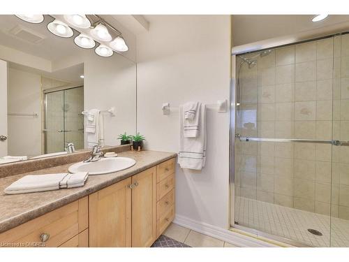 2304 Sovereign Street, Oakville, ON - Indoor Photo Showing Bathroom