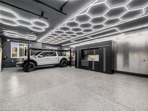 1514 Centre Road, Carlisle, ON - Indoor Photo Showing Garage