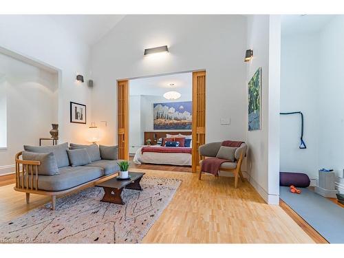 1 Springhill Street, Hamilton, ON - Indoor Photo Showing Living Room