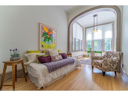 1 Springhill Street, Hamilton, ON - Indoor Photo Showing Living Room