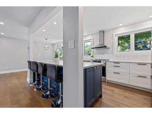 483 Caesar Avenue, Oakville, ON - Indoor Photo Showing Kitchen With Upgraded Kitchen