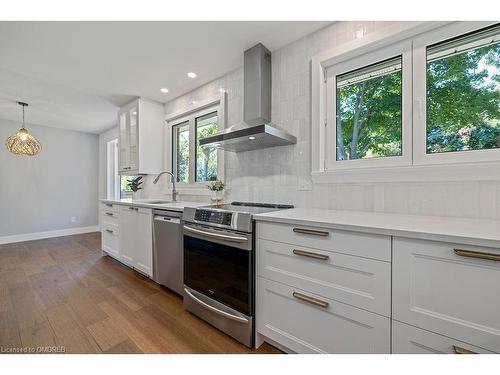 483 Caesar Avenue, Oakville, ON - Indoor Photo Showing Kitchen With Upgraded Kitchen