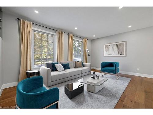 483 Caesar Avenue, Oakville, ON - Indoor Photo Showing Living Room