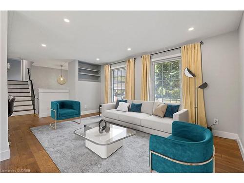 483 Caesar Avenue, Oakville, ON - Indoor Photo Showing Living Room