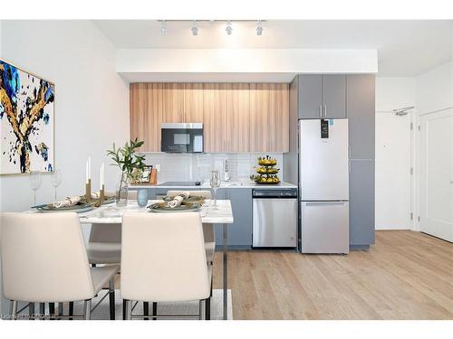 703-415 Main Street W, Hamilton, ON - Indoor Photo Showing Kitchen