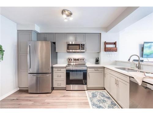 66-2080 Leanne Boulevard, Mississauga, ON - Indoor Photo Showing Kitchen With Stainless Steel Kitchen With Double Sink