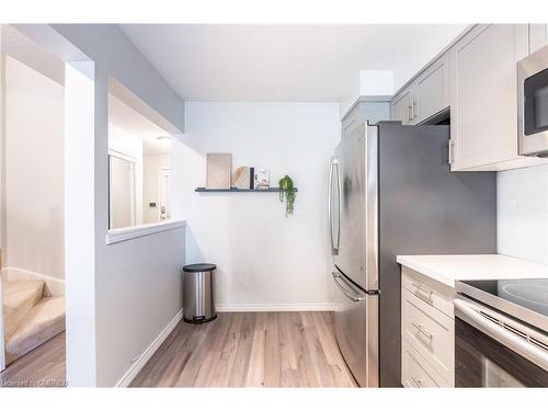 66-2080 Leanne Boulevard, Mississauga, ON - Indoor Photo Showing Kitchen With Stainless Steel Kitchen