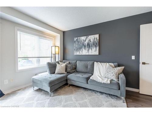 66-2080 Leanne Boulevard, Mississauga, ON - Indoor Photo Showing Living Room