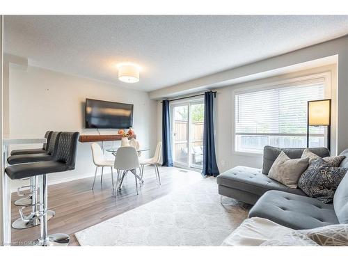 66-2080 Leanne Boulevard, Mississauga, ON - Indoor Photo Showing Living Room