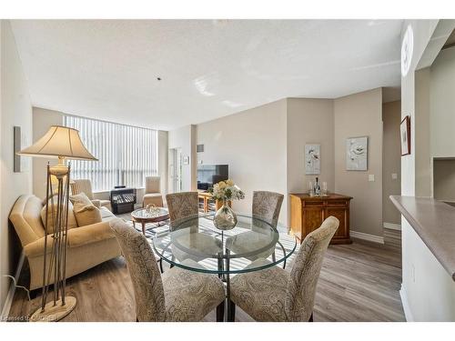 2115-100 Burloak Drive, Burlington, ON - Indoor Photo Showing Dining Room