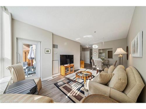 2115-100 Burloak Drive, Burlington, ON - Indoor Photo Showing Living Room