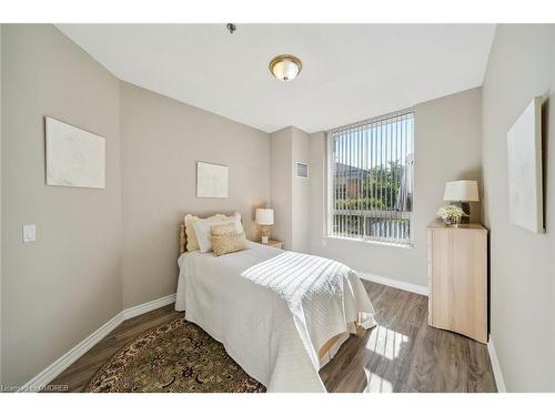 2115-100 Burloak Drive, Burlington, ON - Indoor Photo Showing Bedroom