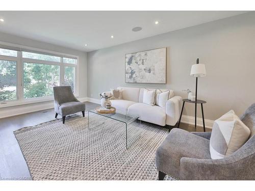 2068 Mississauga Road, Mississauga, ON - Indoor Photo Showing Living Room