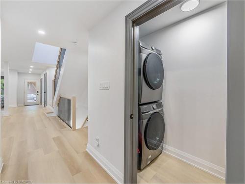 97 Edgewater Drive, Hamilton, ON - Indoor Photo Showing Laundry Room