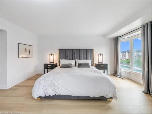 97 Edgewater Drive, Hamilton, ON - Indoor Photo Showing Bedroom