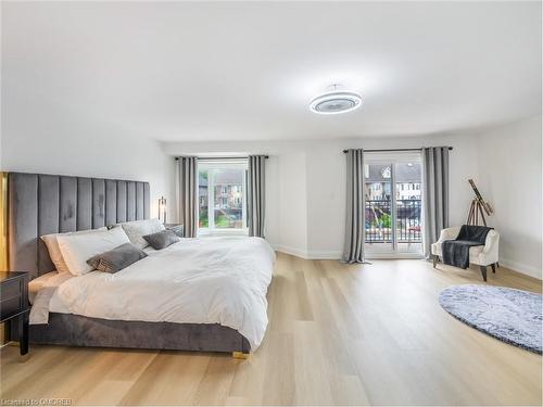 97 Edgewater Drive, Hamilton, ON - Indoor Photo Showing Bedroom