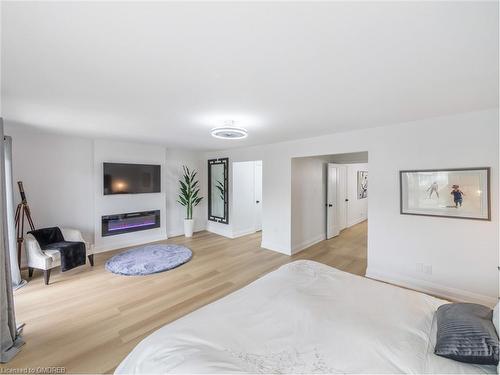 97 Edgewater Drive, Hamilton, ON - Indoor Photo Showing Bedroom