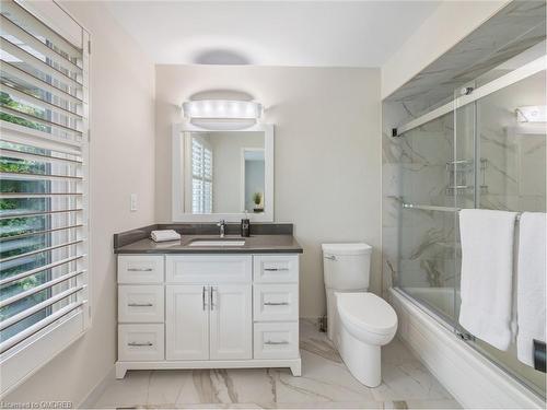 97 Edgewater Drive, Hamilton, ON - Indoor Photo Showing Bathroom