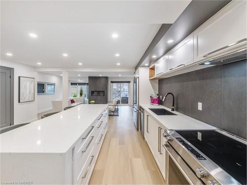 97 Edgewater Drive, Hamilton, ON - Indoor Photo Showing Kitchen With Upgraded Kitchen