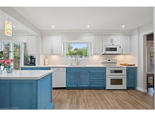 25 Manorcrest Street, Brampton, ON - Indoor Photo Showing Kitchen With Upgraded Kitchen