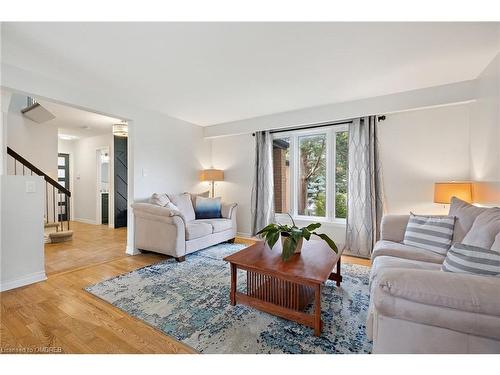 25 Manorcrest Street, Brampton, ON - Indoor Photo Showing Living Room