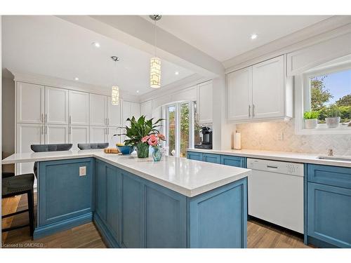 25 Manorcrest Street, Brampton, ON - Indoor Photo Showing Kitchen