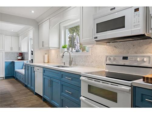 25 Manorcrest Street, Brampton, ON - Indoor Photo Showing Kitchen