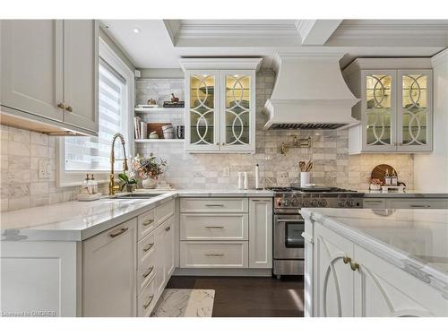 972 Montclair Avenue, Hamilton, ON - Indoor Photo Showing Kitchen With Upgraded Kitchen